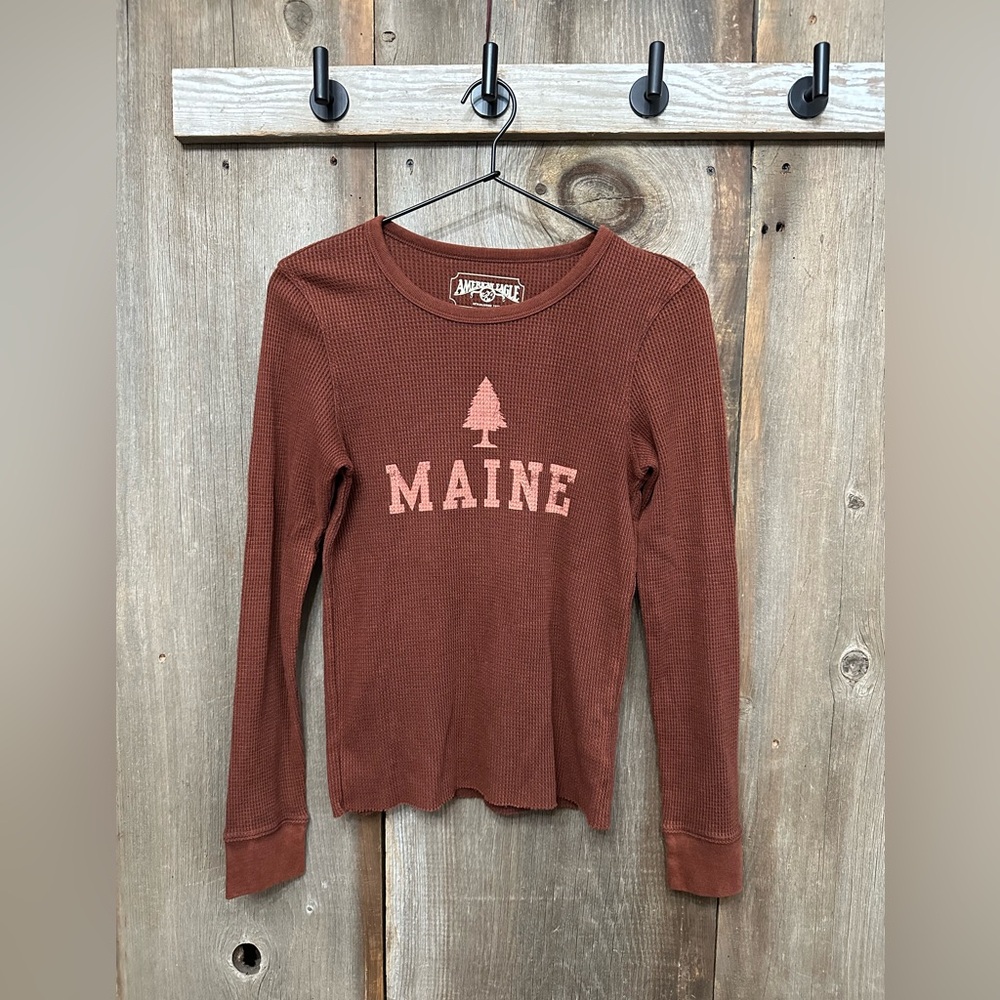 American Eagle Graphic Maine Waffle Layering Tee in Brown / Rust Size Small
